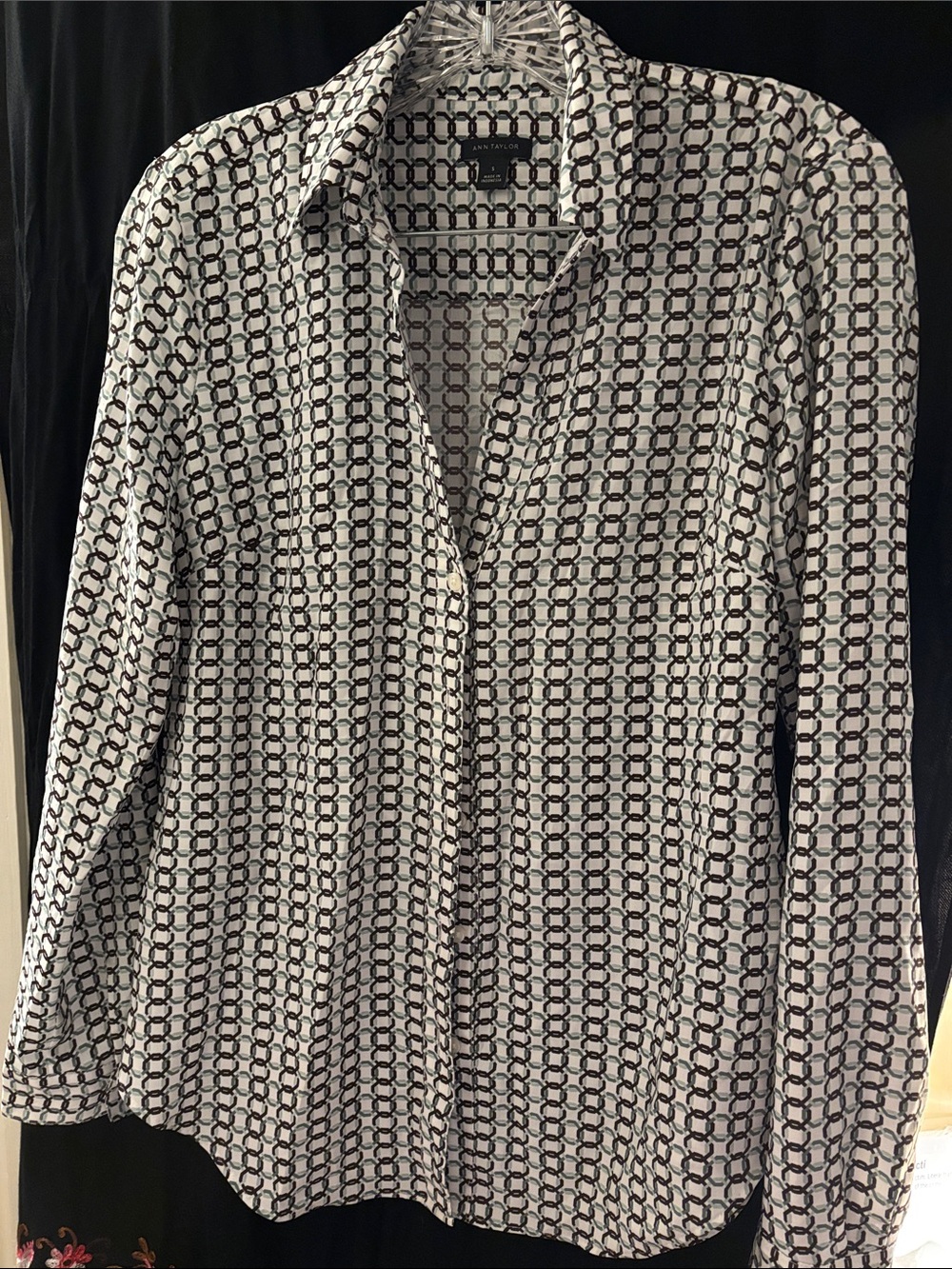 Ann Taylor Black & White Chain Print Button-Up Blouse-Size small